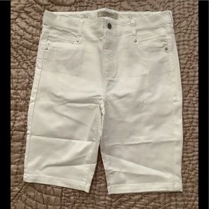 Liverpool Jeans Bermuda Pull On size 12/31